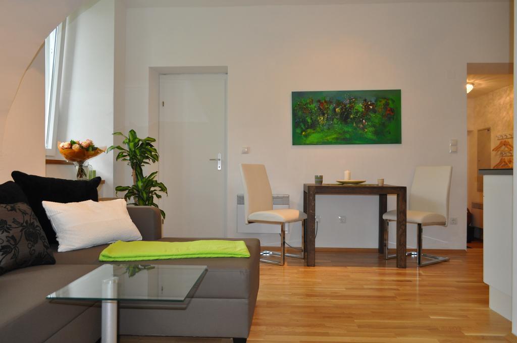 Ferienwohnung Im Univiertel Mit Garten Graz Luaran gambar